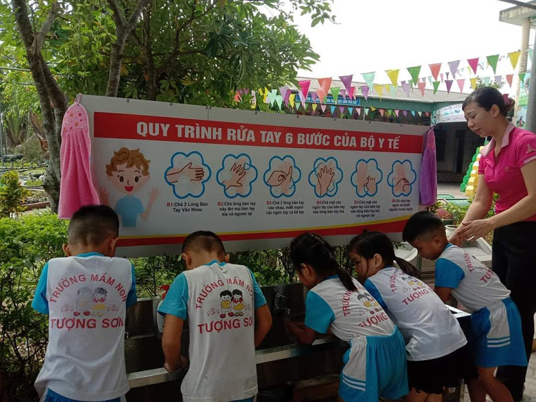 Bồn rửa tay inox công nghiệp được lắp tại trường MN Tượng Sơn- Hà Tĩnh
